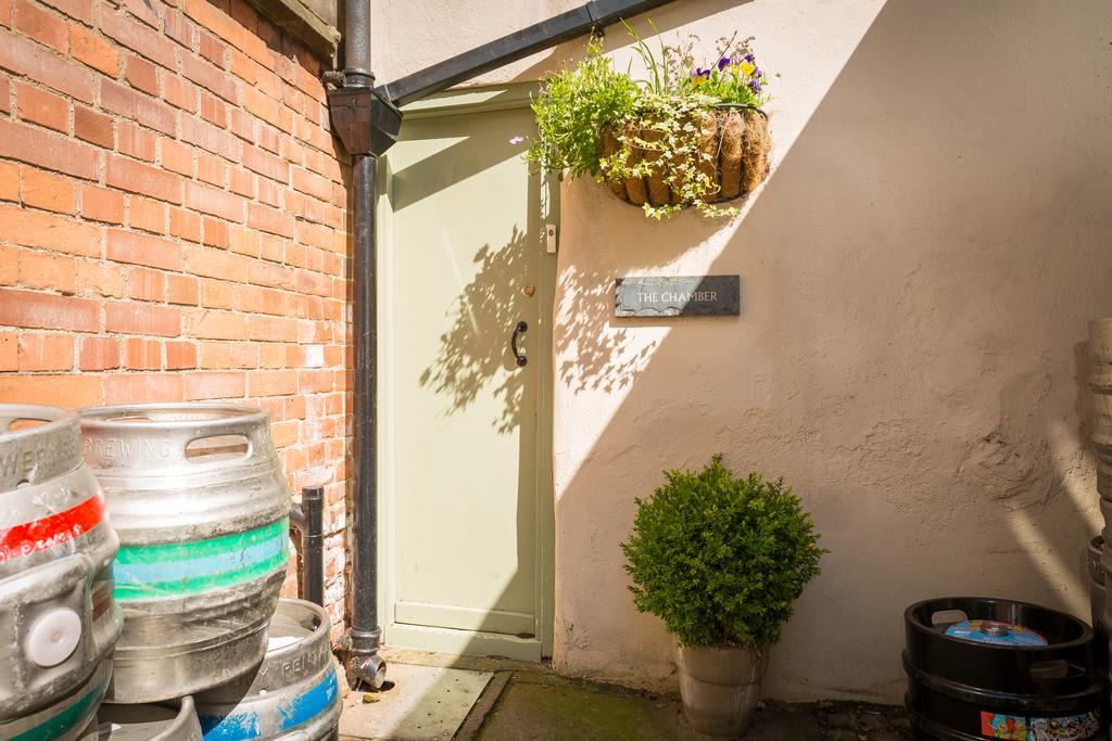 Trembling Madness Apartments York Extérieur photo
