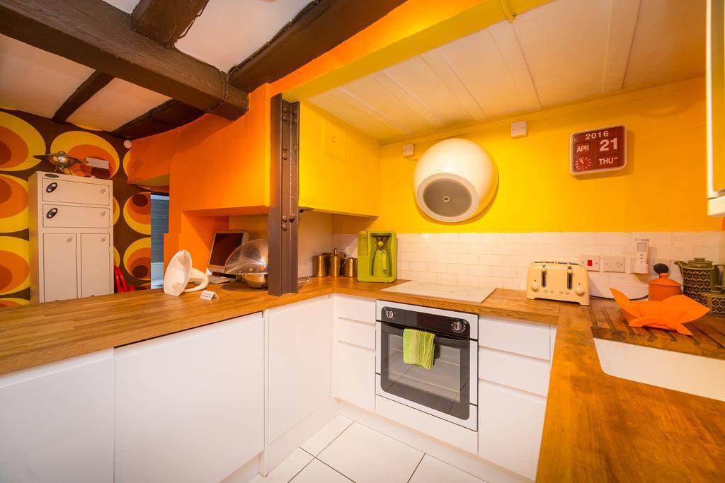 Trembling Madness Apartments York Extérieur photo