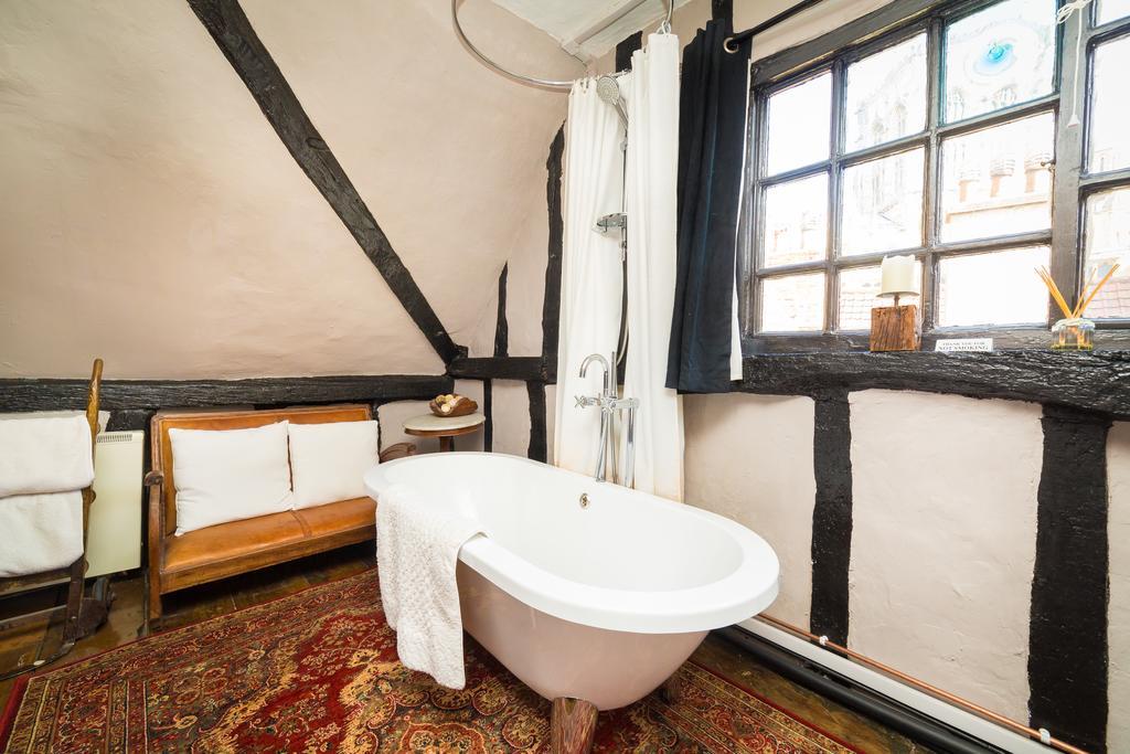 Trembling Madness Apartments York Extérieur photo