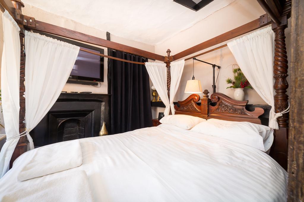 Trembling Madness Apartments York Extérieur photo