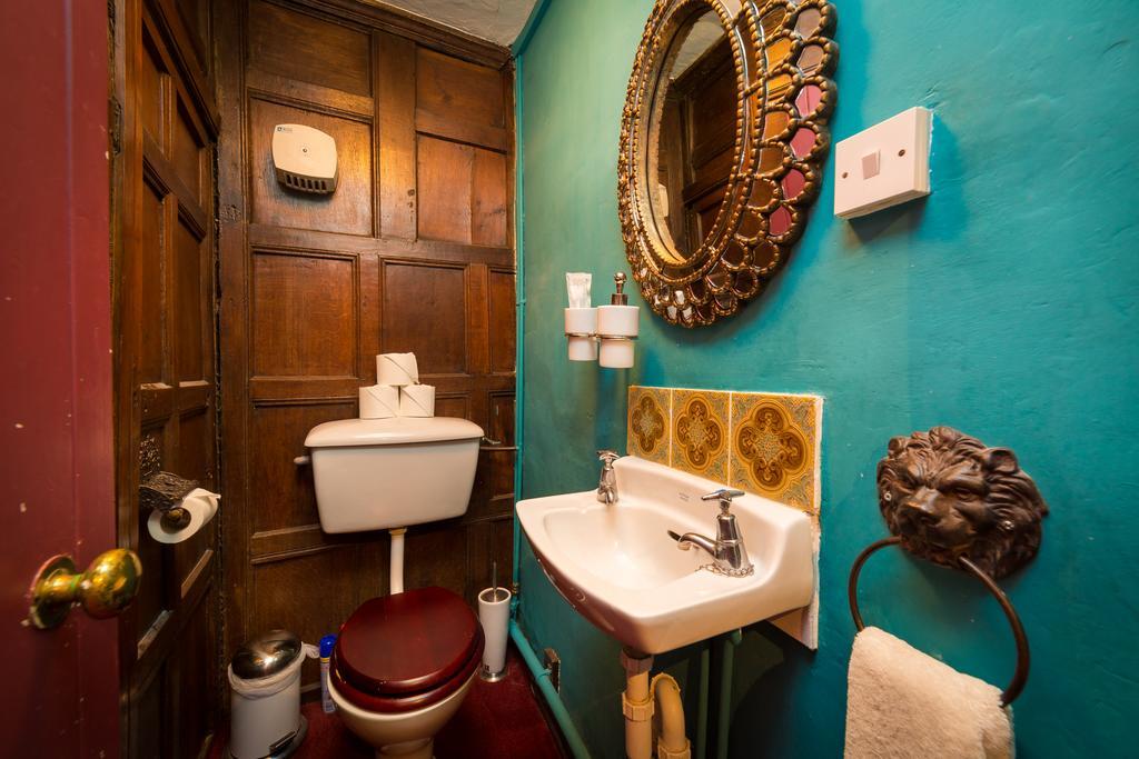 Trembling Madness Apartments York Extérieur photo