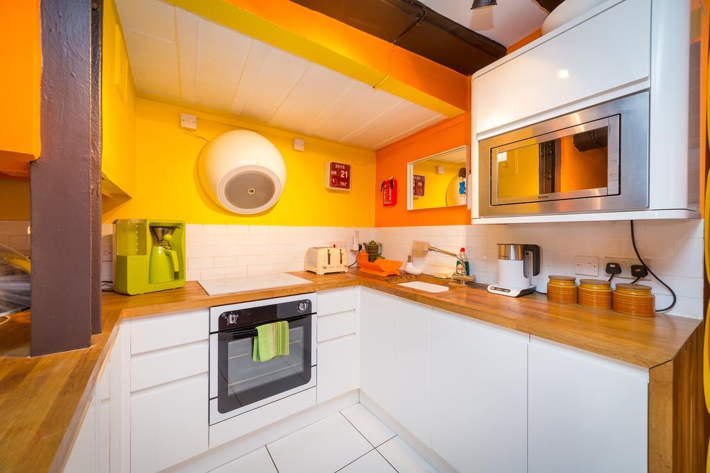 Trembling Madness Apartments York Extérieur photo