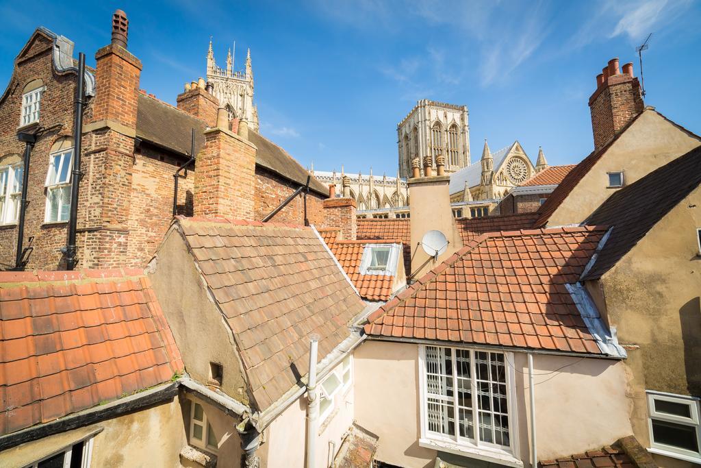 Trembling Madness Apartments York Extérieur photo