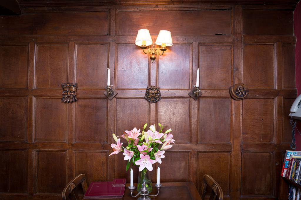 Trembling Madness Apartments York Extérieur photo
