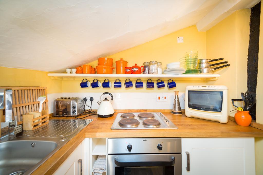 Trembling Madness Apartments York Extérieur photo