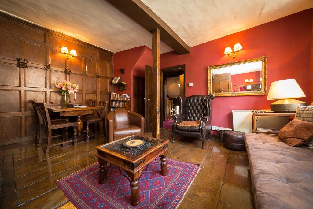 Trembling Madness Apartments York Extérieur photo