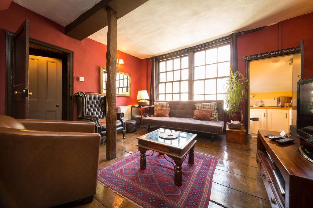 Trembling Madness Apartments York Extérieur photo